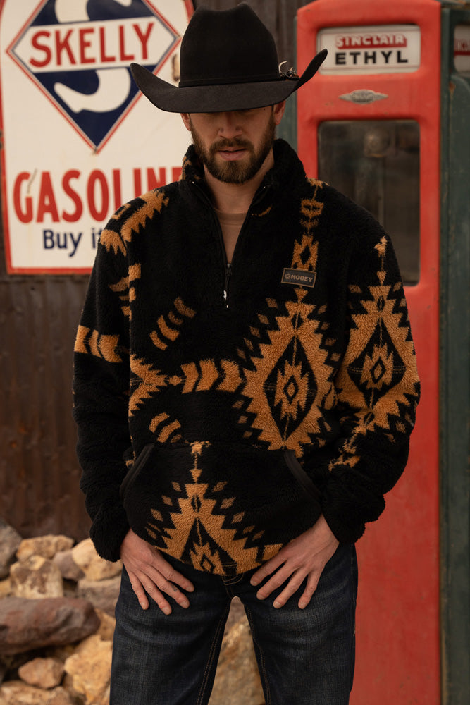 male model wearing the Hooey fleece pullover in black with Aztec pattern in tan, felt cowboy hat,